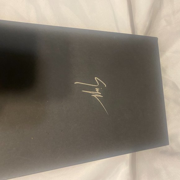 Black and Gold Authentic Giuseppe - Picture 5 of 9